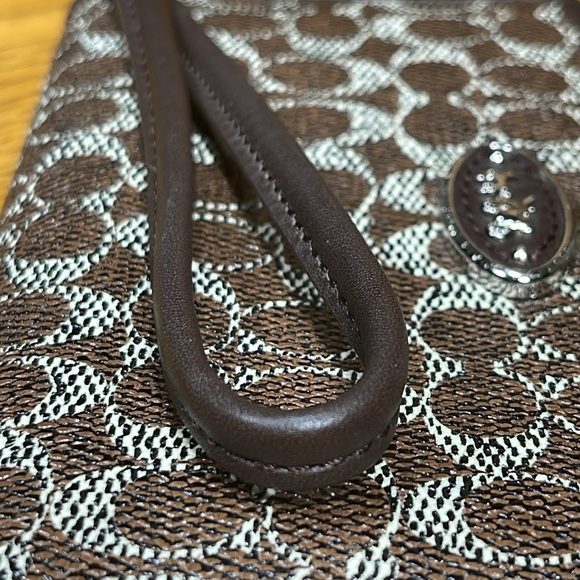 FINAL PRICE!!! COACH Signature Medium Wallet Wristlet - Picture 14 of 15